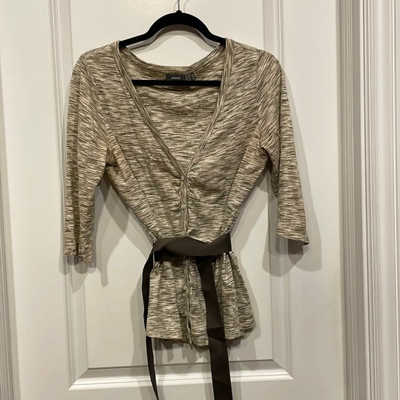 Ladies button up top with optional ribbon belt. - Picture 1 of 3